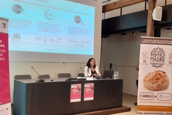 Carolina Gomez di GS1 Italy all'evento "Cibo e Territorio"